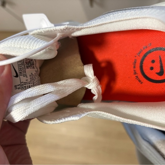 Nike zoom invincible white and red running shoes - Picture 5 of 7